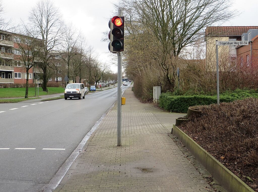 Trögelsbyer Weg: Vorsicht Ampel im Weg!