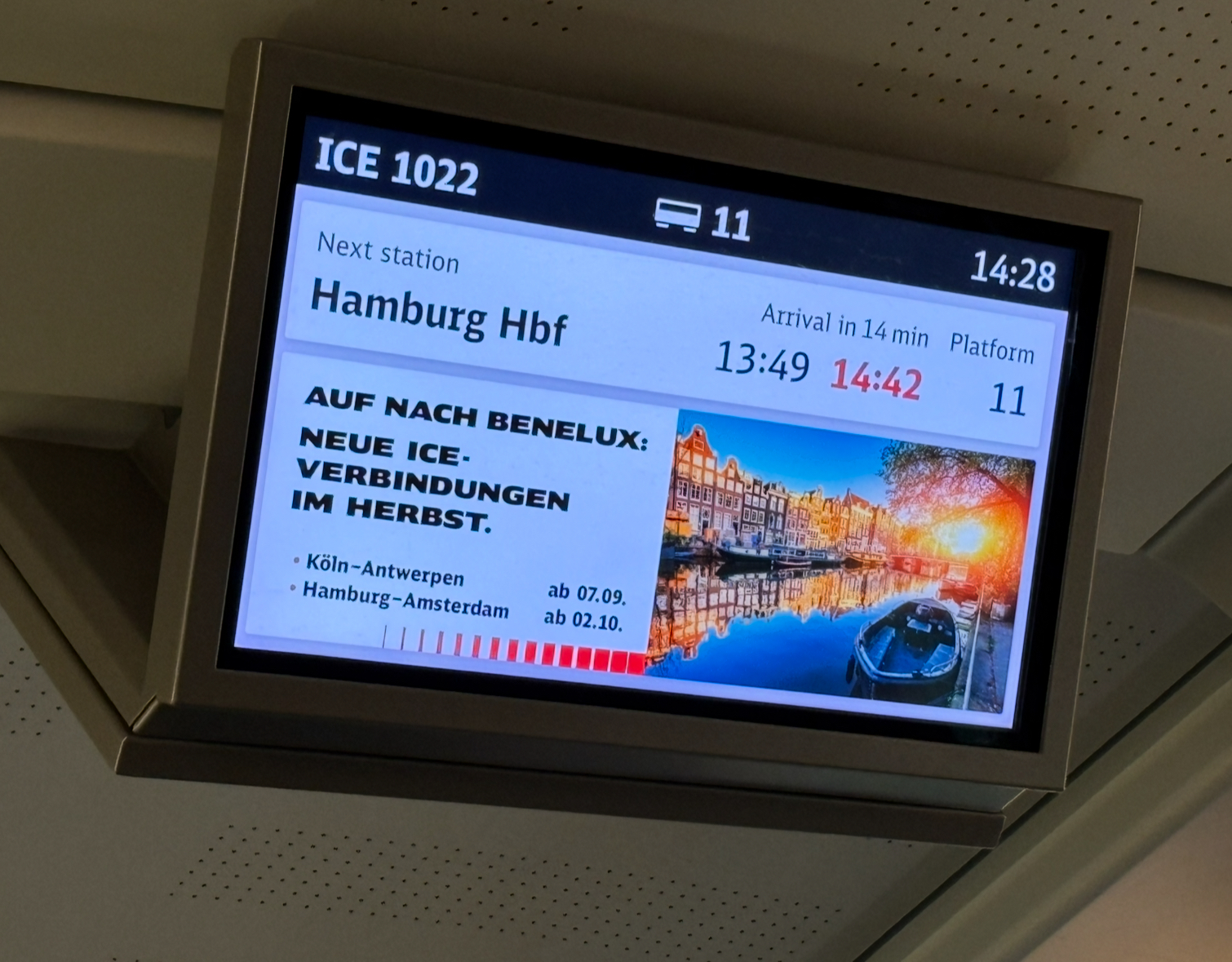 Foto einer Werbung der DB für die neue Verbindung Hamburg-Amsterdam